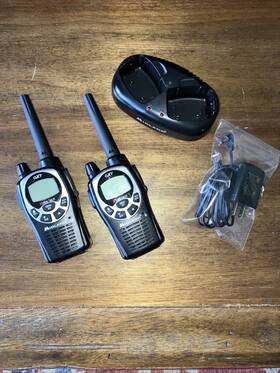 1000p 2 Midland Gxt Walkie Talkies Talkies- Batteries Charger And Base