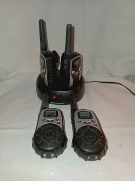 1582ch Audiovox Lot Of 4 Two-way Radios-with Charger For Parts Not Working
