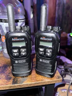 Awb-4002 Awr Advantage Walkie-talkies Set Of Two No Charger