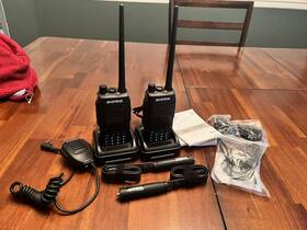 Dm-1702 Baofeng 2 Radios With Chargers And Accessories