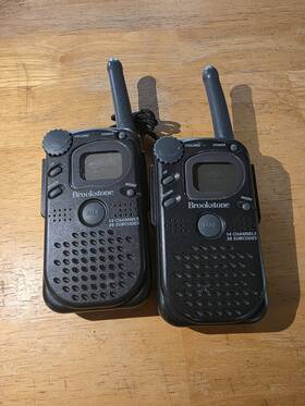 08972 Brookstone Vintage Walkie-talkies