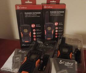 1037r Cobra 028377203299 Lot Of 2 Two Way Radio Walkie Talkie Acxt Flt-1