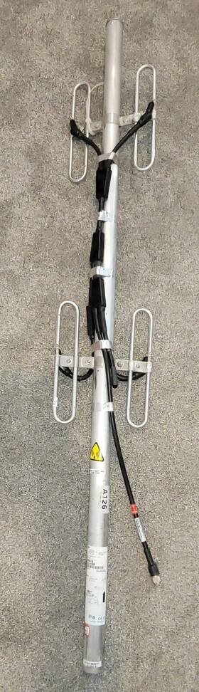 Db404-b Commscope Technologies Llc 450-470 Mhz 3.8/5db Exposed Dipole Omnidirectional Antenna