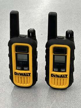 Roc034900 Dewalt Ch-d300 Ip-67 Rechargeable Walkie Talkie Radios Set # Charger