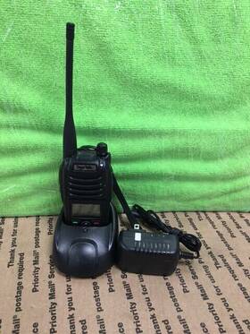 D2-100u Diga-talk Parts 450-512mhz Digital Two-way Radio With Base And Antenna