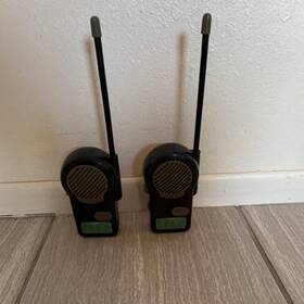 Bsywt-85 Dsi Walkie Talkie Pair Black And Green Two-way Radios Fcc Id