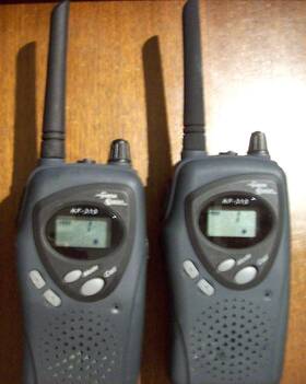 Kf-310 Fanon Courier Wooil Telcom Co. Ltd 2 Vintage Model Two Way Cb Walkie Talkies Good Working Condition