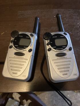 210-1813 Frs 2 14 Channel 2-way Personal Radio Walkie Talkie