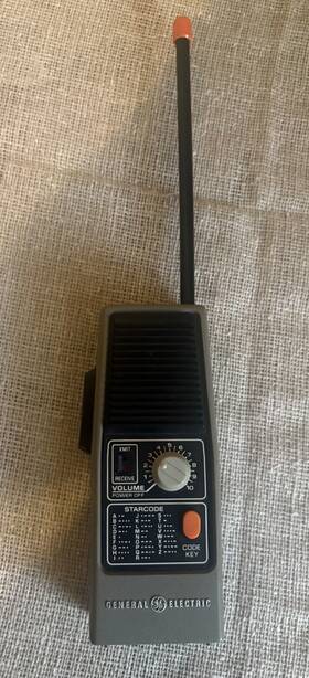 Only.1980 Ge 3-5854a General Electric Walkie Talkie.model #3-5854a. One S Battery Operated