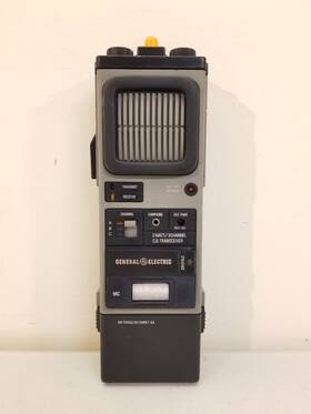 3-5975a Ge Vintage 1970s General Electric Walkie Talkie Cb Radios Model With Crystals