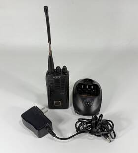 Tc-500u Hyt 927404316015 Rugged Uhf 2-way Walkie-talkie With Charger - 400-470mhz Read