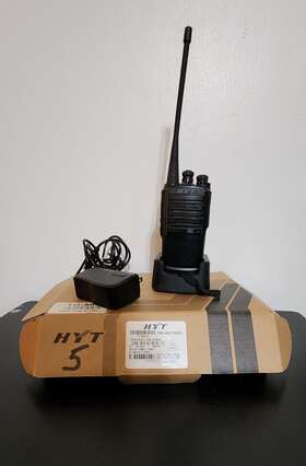 Tc-580u1 Hyt Black Handheld 400-470 Mhz 16-channels Two Way Radio Walkie Talkie