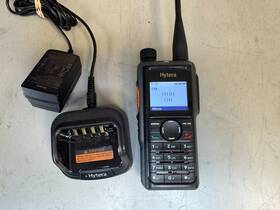 Hp682-um Hytera Dmr Portable Radio Uhf 400-527mhz 1024 Ch 64 Zones Ip67 Mint