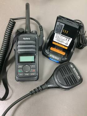 Pd562i Hytera Uhf Commercial Analog/digital Hand Held Radio Mic Chgr Battery
