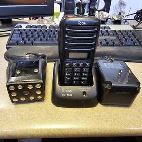 Cs-f43gt Icom Uhf With Batt Ant Charger Aqc Adapter And Leather Carrying Case