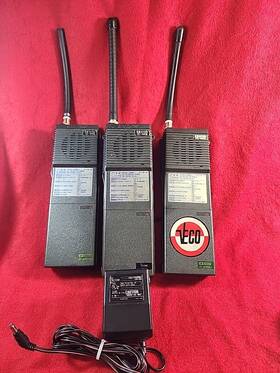 Ic-cm5a Icom Lot Of 3 1c-m2 Radios W/3 Batteries And 1 Cm-16u Charger. See Details