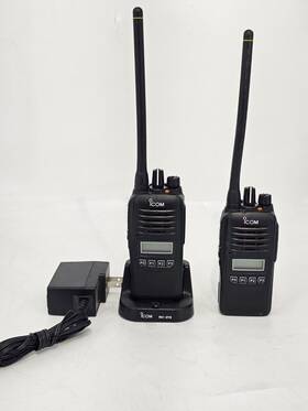 Ic-f1100ds Icom Icf1100ds Lot Of 2 Portable Radio Vhf Only One Charger