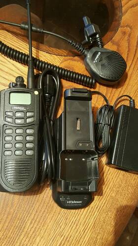 Es5100 Johnson Ef Ascend Es 5100 Radio With Charger Battery Mic 800 Mhz P25