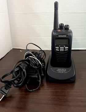 Kenwood 019048175137 Nx-300k Uhf Digital/analogue Radio - Black With Charger And Cord