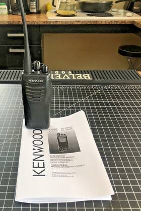 282d-435001 Kenwood Tk-3402-p Uhf Compact Portable Radio With Battery And Manual
