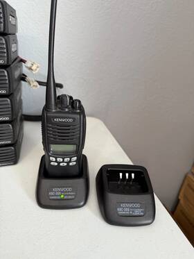 Tk3312-1 Kenwood K-3312 Uhf Radio 450-520mhz 5 Watt With Charger And Extra Base