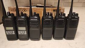 Nx-1300auk2 Kenwood Nx-1300au K2 Portable Uhf Radios 450-520mhz And Kmb-28 Multy Charger