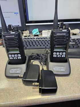 Nx1300-k2 Kenwood Nexedge 450-520 Mhz Uhf Handheld 2-way Radio-lot Of 2