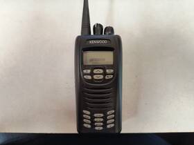 Kenwood Tk-5320-k6 Uhf P25 400-470mhz With Battery And Antenna