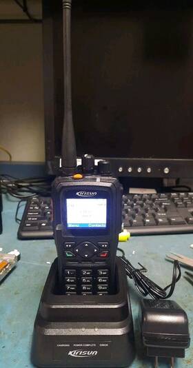 Dp990 Kirisun Used Uhf Two Way Radio Tested With Charger Battery As Is