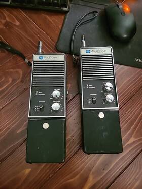 012600 Macdonald Vintage Walkie-talkies 2 Watt 3 Channels Radio