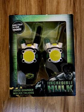 Marvel 021331140654 The Incredible Hulk Voice Changer Walkie Talkies