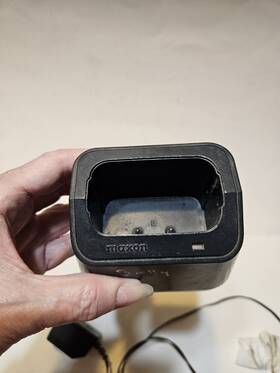11680 Maxon Vtg 2 Way Radio Charger Port Stand With Wall Plug Doesnftt Light Up