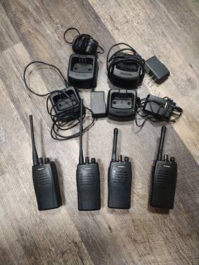 Sp-1402 Maxon Sp1402 Lot Of 4 16 Channel Uhf 440-470 Mhz Two-way Radios And Chargers
