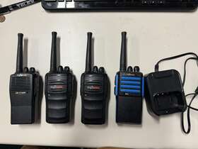 Cn-3188a Mml Lot Of 4 Portable Transceiver Radios With Charger
