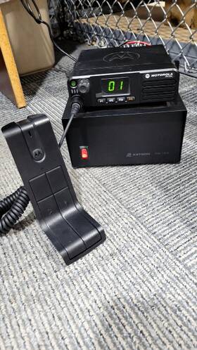 5350e Motorola Xpr Vhf 25w-40w 32 Channel With Power Supply