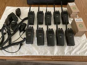 Motorola 597535770601 Cp200 Handheld Two-way Radio Black Bundle With Accessories Multi-chargers