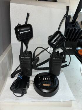 Motorola 600161715081 Two Cp200 Portable Two-way Radios With Microphones And Charger