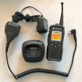 Dtr650 Motorola 608560496631 Digital Portable 2-way Radio With Charger Belt Clip And Microphone