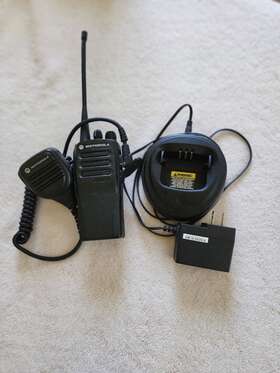 Cp200d Motorola 738613624992 Vhf/uhf Digital Two-way Portable Radio Microphone Charger