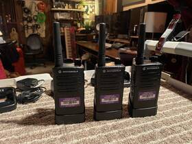 Rmm2050 Motorola 748091000287 On-site Two-way Radio - Set Of 3 With Battery Chargers