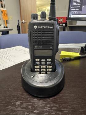 Aa25sdh9aa5an Motorola Ht1250 Uhf 450-512mhz 4w Portable Radio - Black