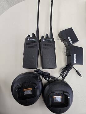 Aah03rrdc4ab7an Motorola Lot Of 2 Cp185 Uhf Two-way Portable Radis