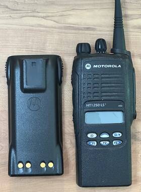 Aah25rdh9dp7a7 Motorola Ht1250 Ls Uhf 403-470mhz Portable Incl Charger Battery Speaker/mic