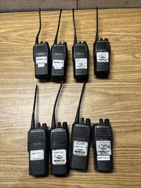 Aah50rdc0aa2an Motorola Lot 8 - Cp200 Two-way Radios