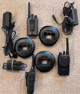 Motorola Aah74rcs8aa1an Mag One Bpr40 8 Channel Two-way Radio With Charger. 1 Lot Of 3
