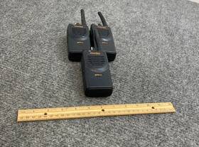 Aah84rcs8aa1anm Motorola Lot Of 3 Magone By Two Way Radio Pmnn4071a Units Only