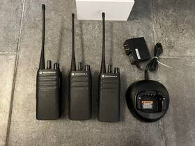 Aah87ydc9ja2an Motorola 3 Cp100d Digital And Analog - 16 Ch Portable Radios