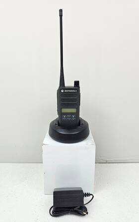 Aah87ydh9ja2an Motorola Cp100d Uhf 403-480 Mhz 160 Channel 4 Watt Digital Radio Complete Kit
