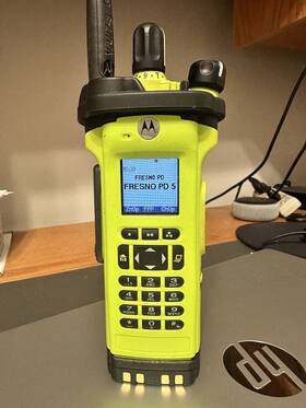 Apx8000hxe Motorola All Band Fpp 5 Algos Green With Battery - No Tag