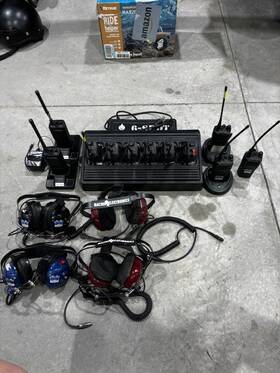 Motorola Cp200-4channel Racing Radios And 4 Head Sets